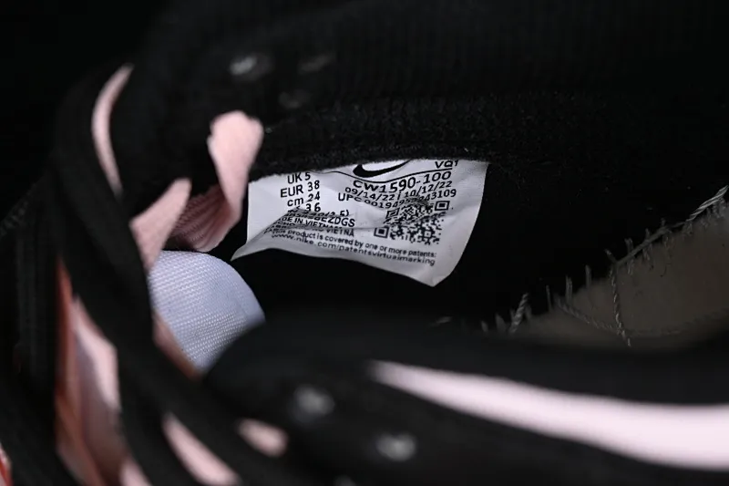 All Categories Nk SB Dunk Series Nk SB Dunk Low Low-top Sneakers Nk Dunk Low Tokyo Raspberry Black Pink Customized Deconstructed Strap Casual Sneakers CW1590-100